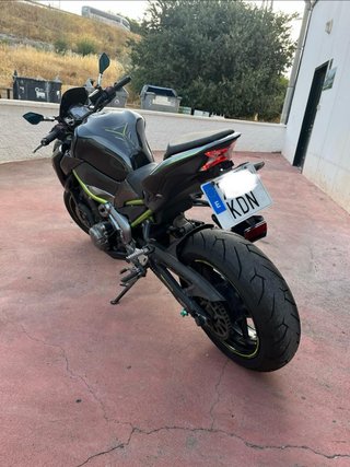 Kawasaki Z900 Negra y Verde