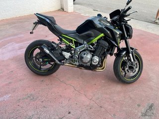 Kawasaki Z900 Negra y Verde