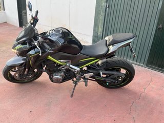 Kawasaki Z900 Negra y Verde