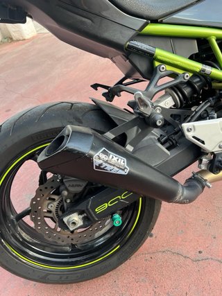 Kawasaki Z900 Negra y Verde