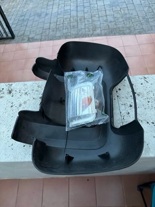 Carcasa espejo retrovisor derecho + intermitente