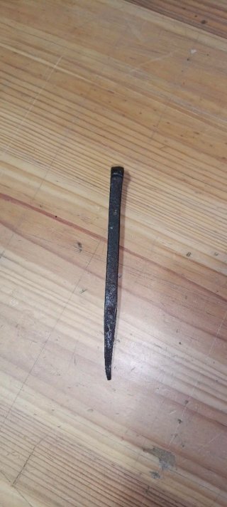 Clavo antiguo de hierro forjado