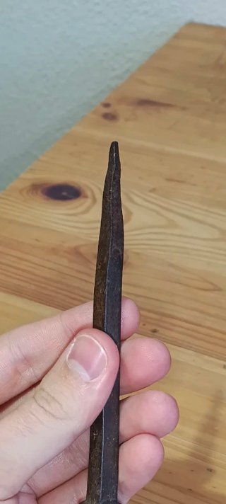 Clavo antiguo de hierro forjado