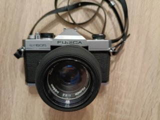 Cámara Fujica ST605 con accesorios
