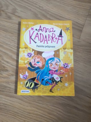 Libro de Anna Kadabra 6: Pasteles peligrosos