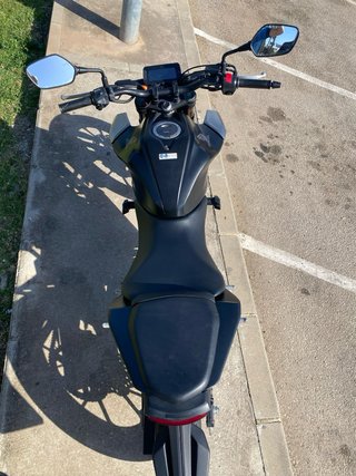 Honda CB125R Negra 2021 - 15.000 km