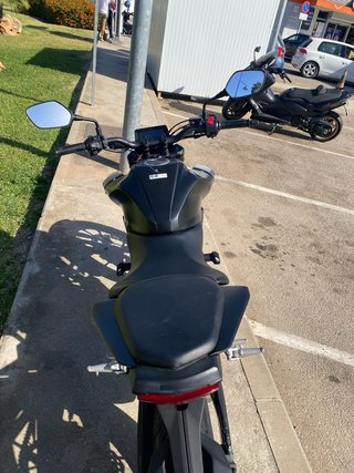 Honda CB125R Negra 2021 - 15.000 km