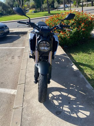 Honda CB125R Negra 2021 - 15.000 km