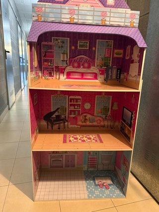 Casa de muñecas de madera