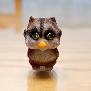 Figura miniatura de búho flocado