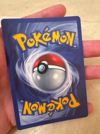 Carta Pokémon M Charizard EX no original.