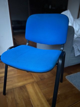 Silla de oficina azul y negra