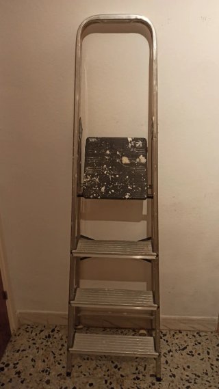 Escalera aluminio plegable 4 pisos