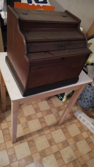 Mueble antiguo de madera del año 1900
