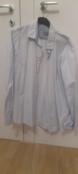 Camicia a righe bianca e azzurra