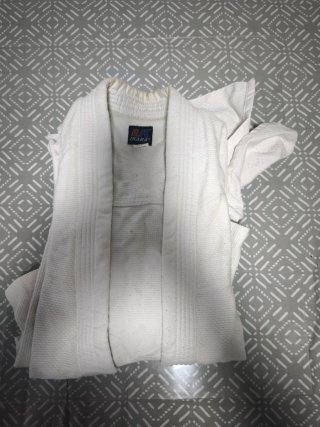 Judogi Ikara con Cinturones