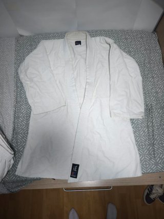 Judogi Ikara con Cinturones