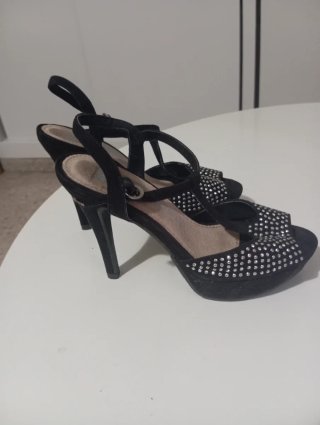 Zapatos de fiesta negros con pedrería