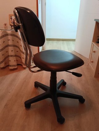 Silla de escritorio con ruedas