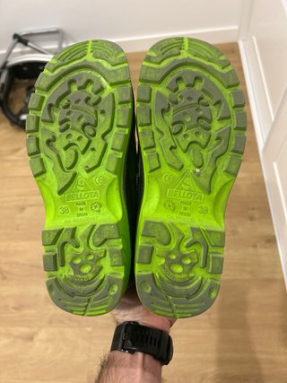Zapatos de seguridad Bellota grises y verdes