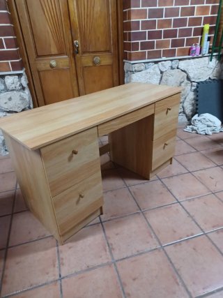 Escritorio de Madera con 5 Cajones