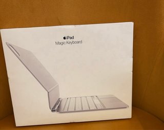 Magic Keyboard iPad Pro 11 con caja