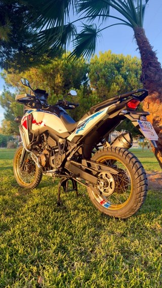 Honda Africa Twin CRF1100L 2026 Tricolor · 1.646km