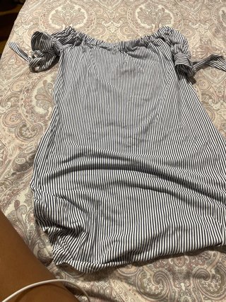 Vestido de rayas hombros descubiertos