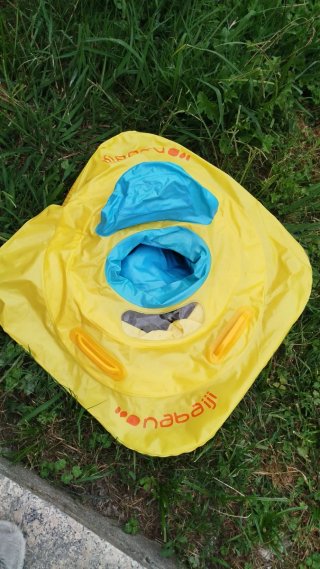 Piscina y flotador bebe.Los dos 15€