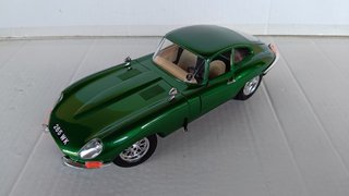 1/18 MODELLO JAGUAR E COUPE GREEN BURAGO