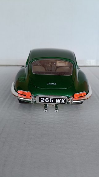 1/18 MODELLO JAGUAR E COUPE GREEN BURAGO