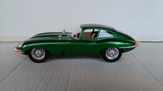 1/18 MODELLO JAGUAR E COUPE GREEN BURAGO