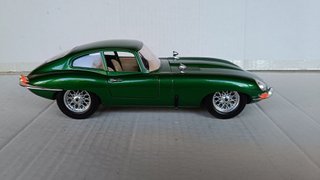 1/18 MODELLO JAGUAR E COUPE GREEN BURAGO
