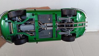 1/18 MODELLO JAGUAR E COUPE GREEN BURAGO