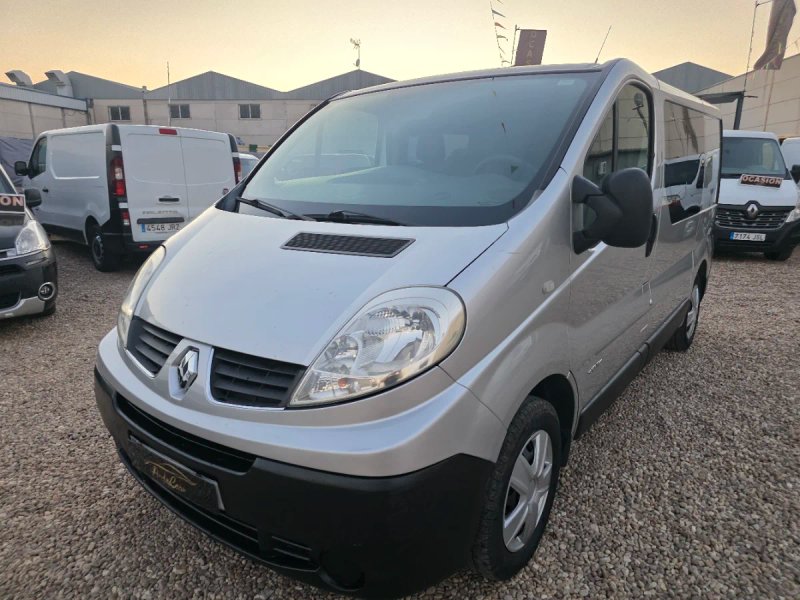 Renault Trafic 2.5 dCi Passenger Combi9 27 CN 2011