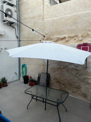 Tavolo da giardino in alluminio grigio e vetro
