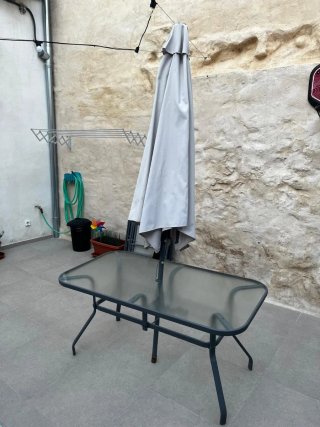 Tavolo da giardino in alluminio grigio e vetro