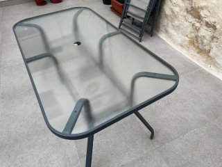 Tavolo da giardino in alluminio grigio e vetro