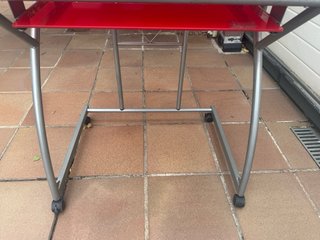 Escritorio moderno rojo de cristal