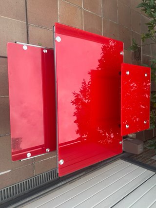 Escritorio moderno rojo de cristal
