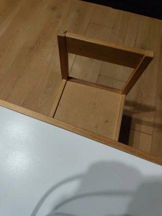 Mesa infantil madera con dos sillas más una