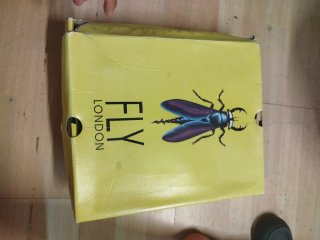 Caja de zapatos Fly London