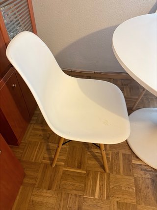 Mesa de cocina redonda con 4 sillas