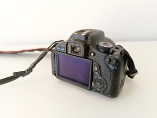 Canon EOS 600D con objetivo kit