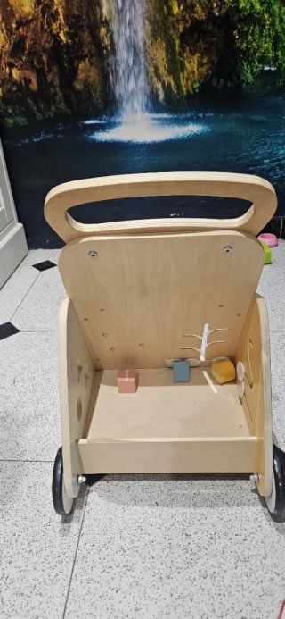 Correpasillos de madera con actividades