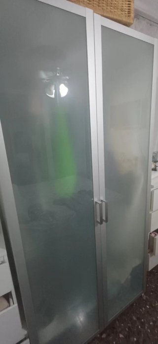 Armario puertas abatibles Ikea
