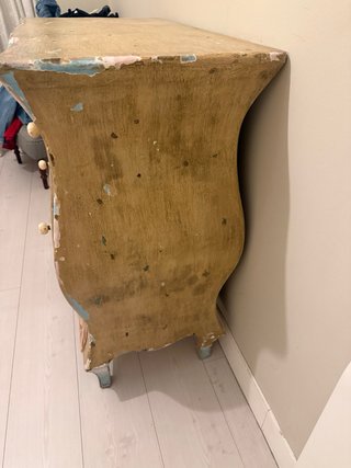 Cómoda antigua de madera