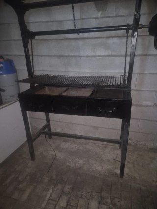 Barbacoa artigianale in metallo