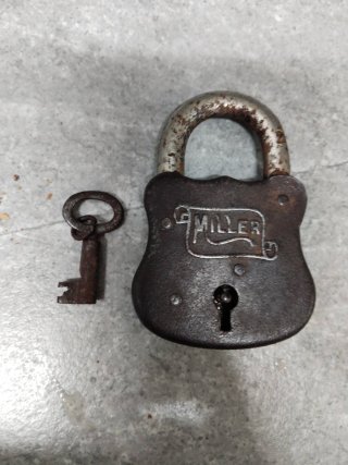 Candado Miller antiguo con llave