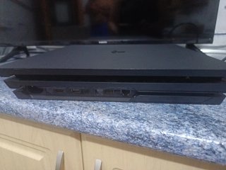PlayStation 4 Pro (PS4 Pro) + 3 Juegos